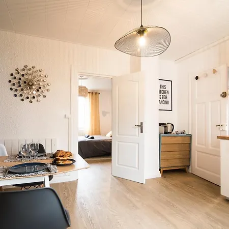 Auguste, La Romaine Et My Cesar - Location Daire