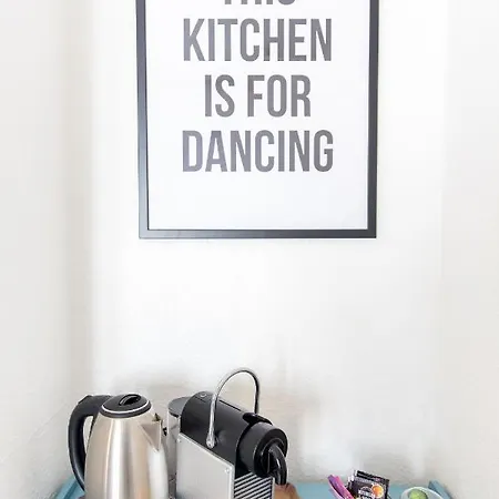 Auguste, La Romaine Et My Cesar - Location Daire