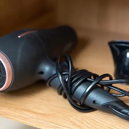 Auguste, La Romaine Et My Cesar - Location *