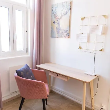 Auguste, La Romaine Et My Cesar - Location Daire *